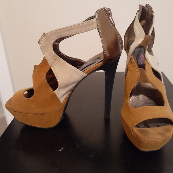 Brown & Tan heels - Picture 3 of 5